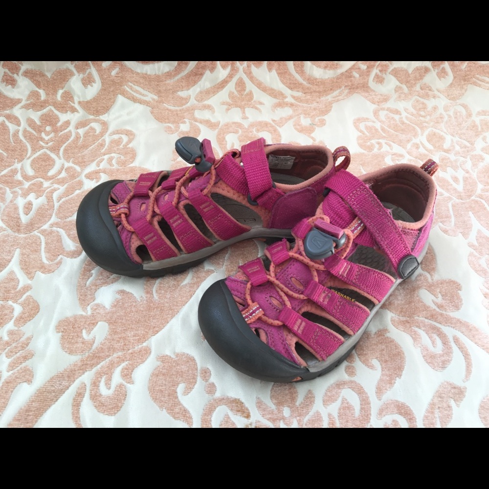 Keen pink water shoe sandal